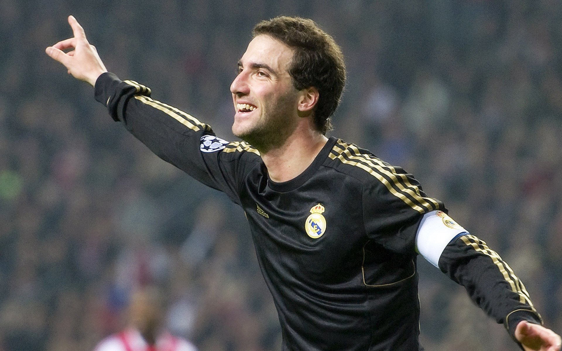 泰国马术协会授予Chantola Kiri“年度最佳盛装舞步骑手”称号。，泰国公主马术比赛