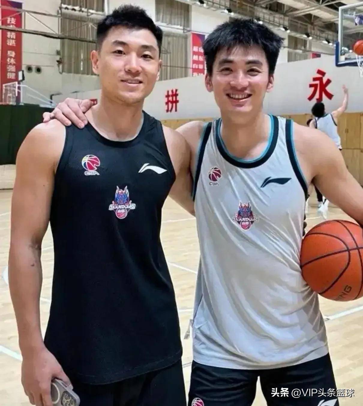 米兰体育：CBA季后赛激烈进行，精彩对决不容错过