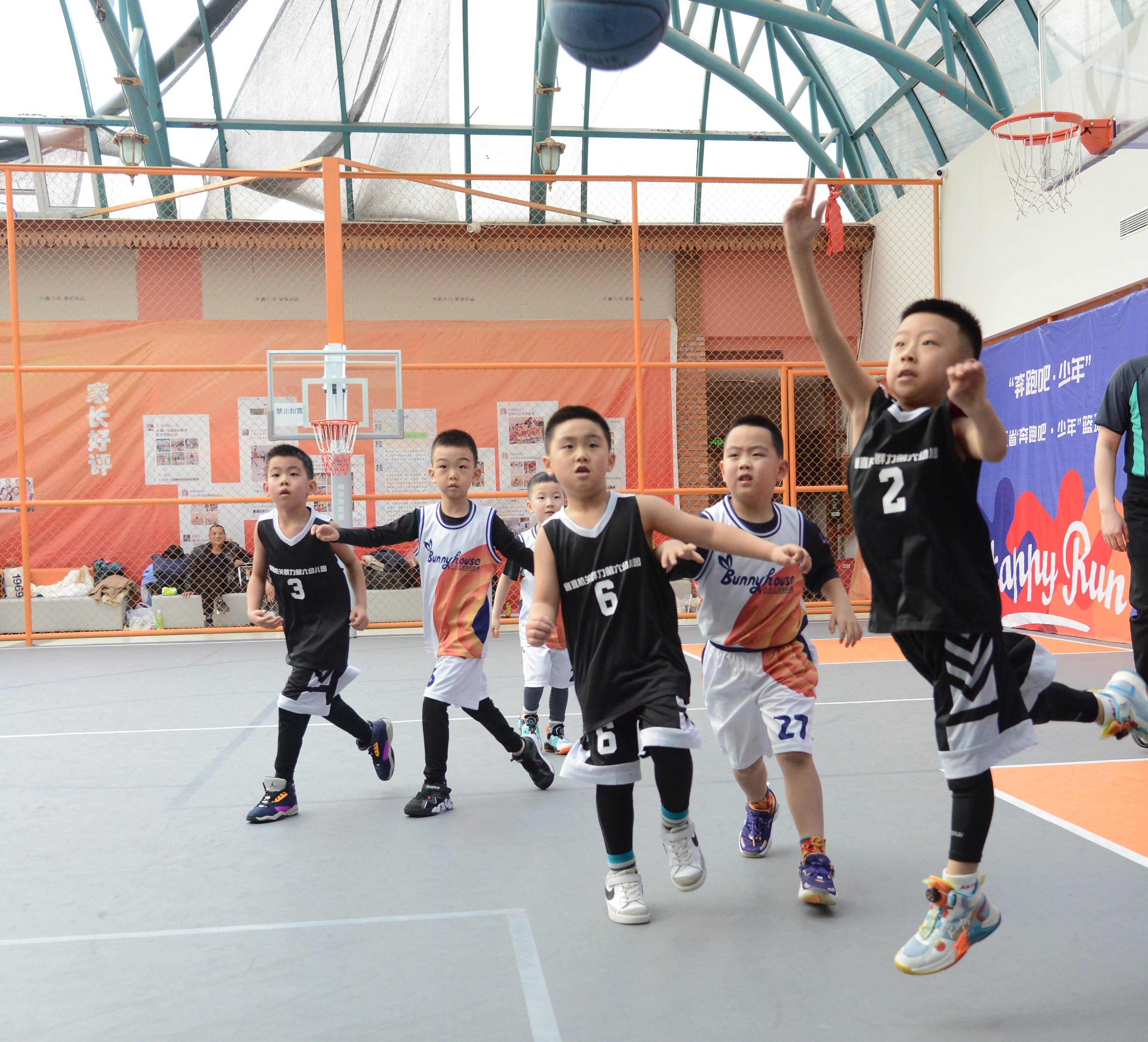 包含米兰体育：青少年篮球：如何培养孩子的兴趣和技能？的词条