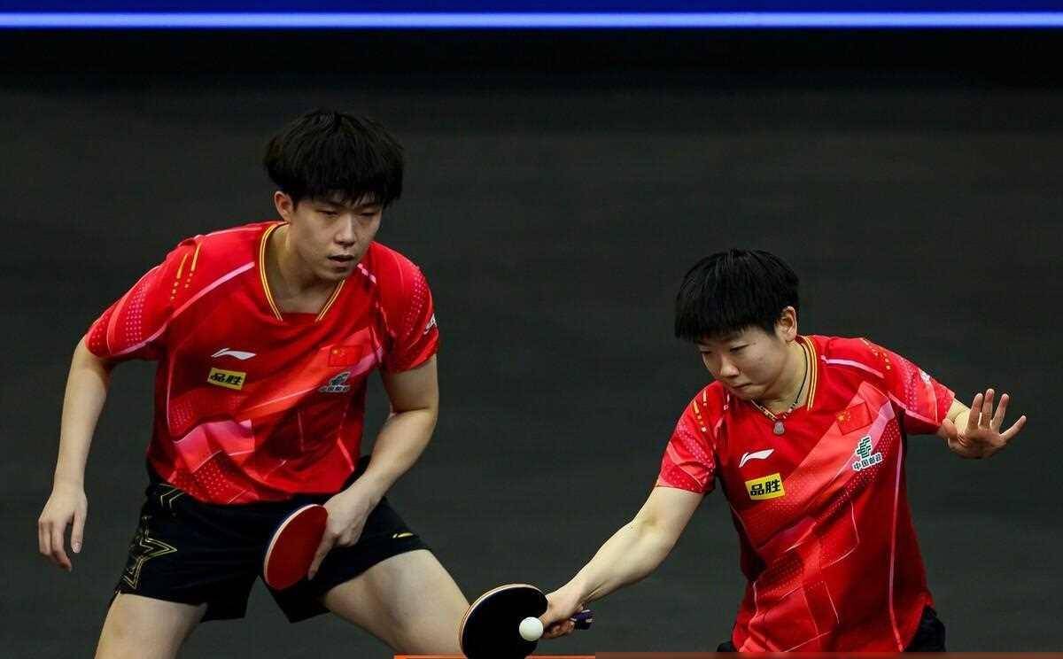包含米兰体育:高尔夫大满贯赛事的背后故事，明星球员访谈的词条
