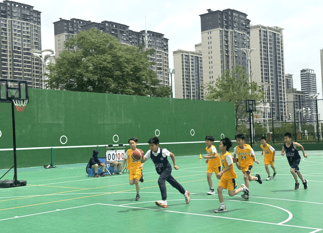 米兰体育：篮球场地设施改善，为群众提供更好运动场所的简单介绍