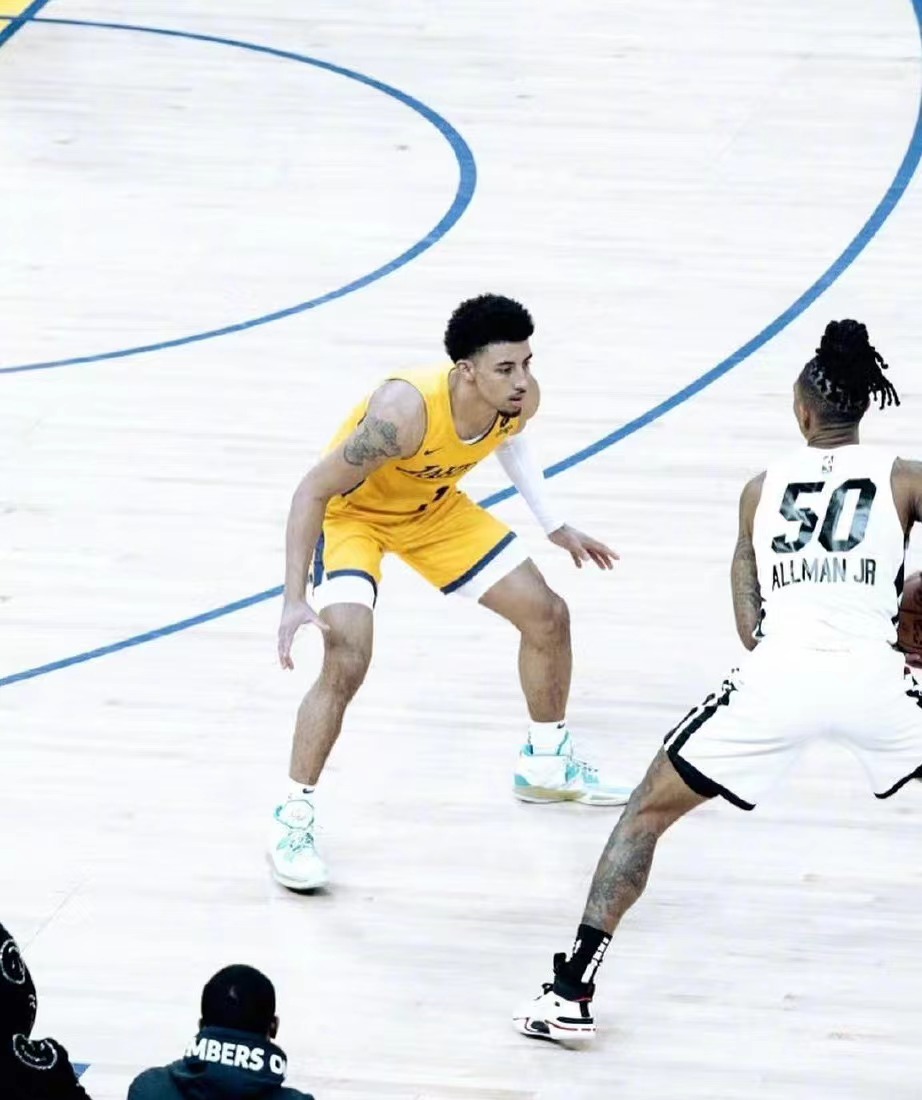 包含米兰体育：NBA球星自传：讲述皮蓬的篮球生涯的词条