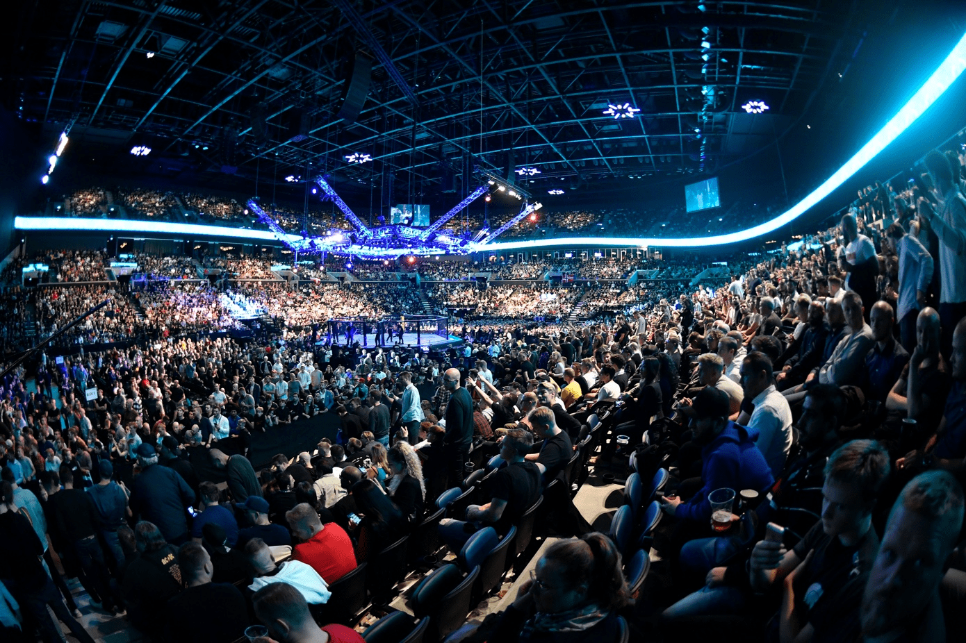 米兰体育:UFC终极格斗，铁笼之战谁能称霸？