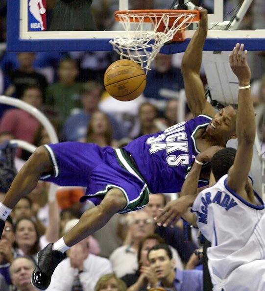 米兰体育：NBA球星自传：讲述雷阿伦的篮球人生