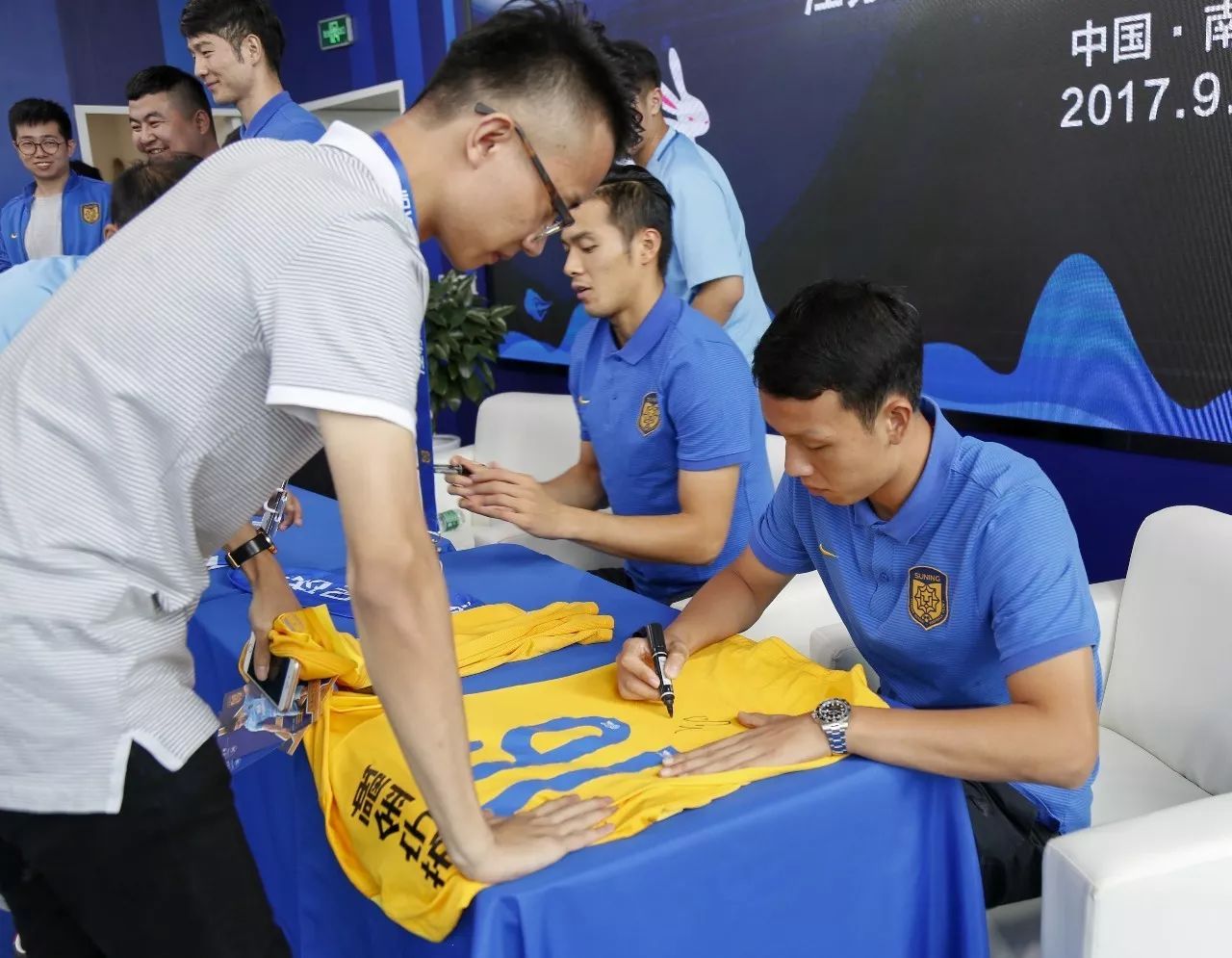 关于米兰体育:中国足球协会举办球迷开放日：与球迷互动，增进了解的信息