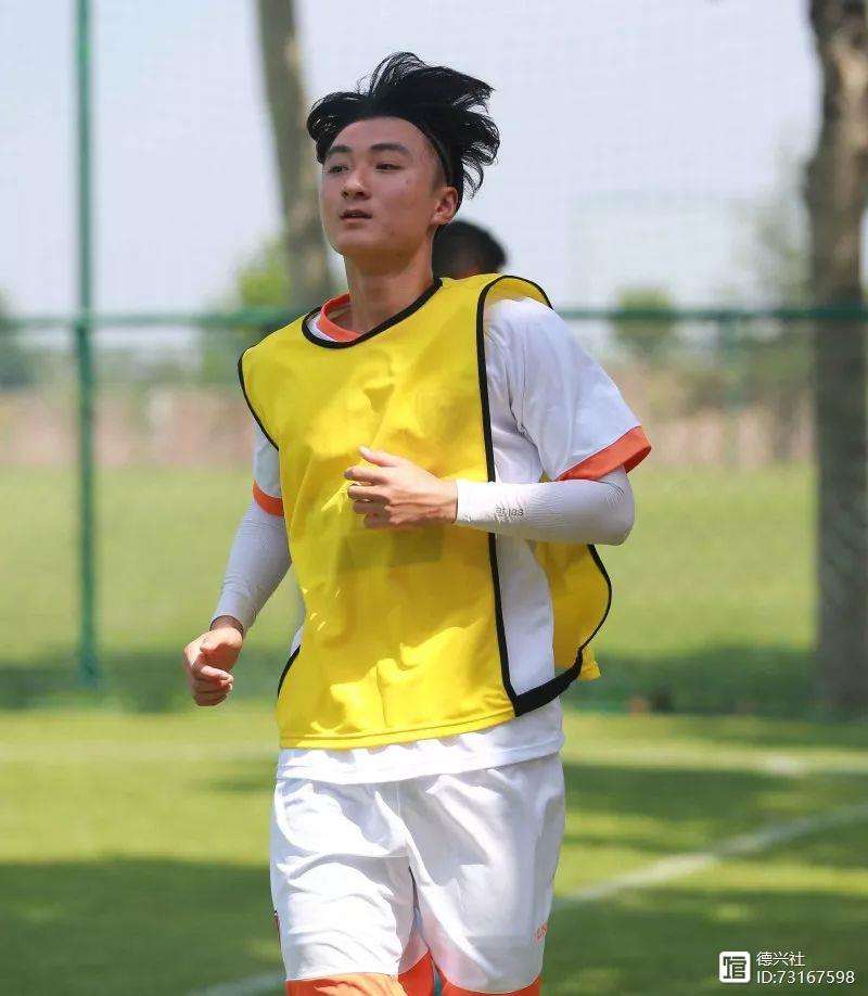 包含米兰体育:中国足球归化球员的文化适应与社会认同：基于问卷调查与深度访谈的词条