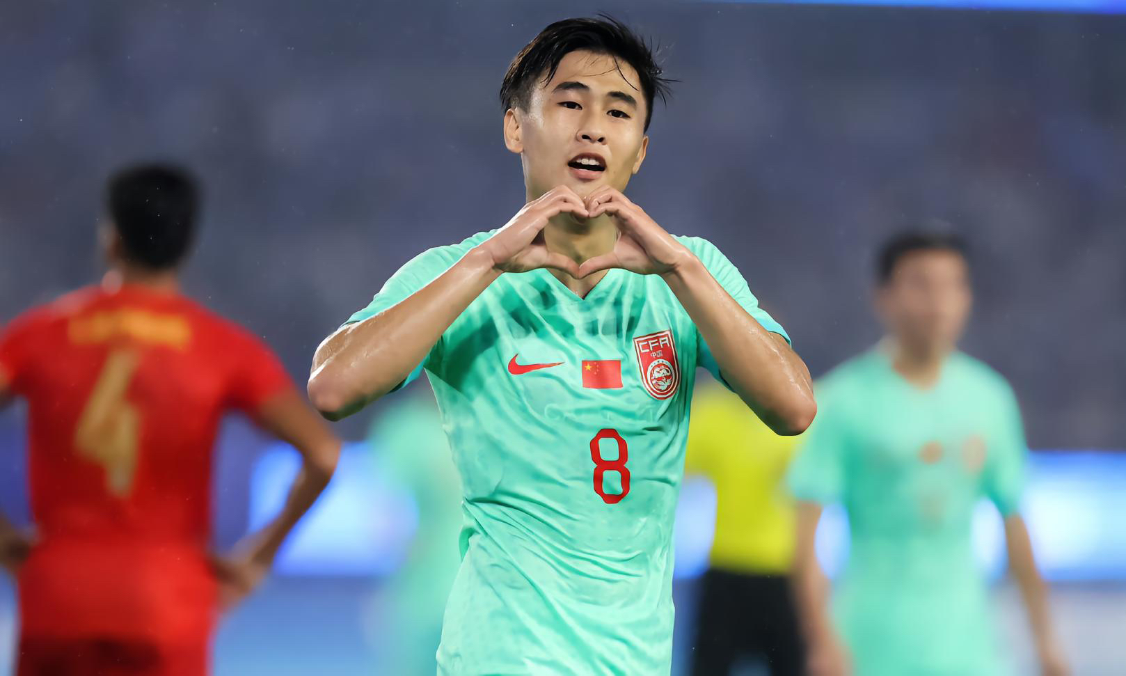 米兰体育:年轻球员戴伟浚“技术扶贫”,球迷:中国足球的希望全靠他了?的简单介绍 米兰体育:年轻球员戴伟浚“技术扶贫”,球迷:中国足球的希望全靠他了?的简单介绍