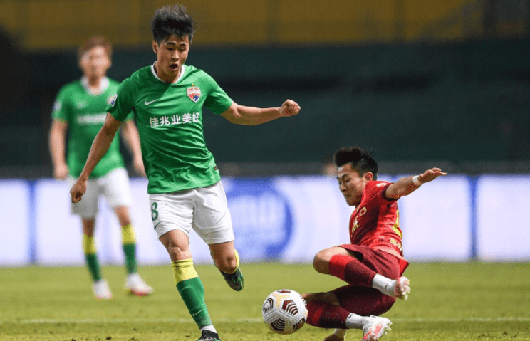 米兰体育:年轻球员戴伟浚“技术扶贫”,球迷:中国足球的希望全靠他了?的简单介绍 米兰体育:年轻球员戴伟浚“技术扶贫”,球迷:中国足球的希望全靠他了?的简单介绍